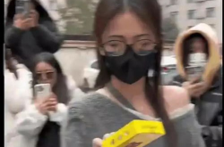 娱乐八卦姐妹吃瓜直播视频,娱乐圈姐妹花吃瓜大揭秘，笑料百出